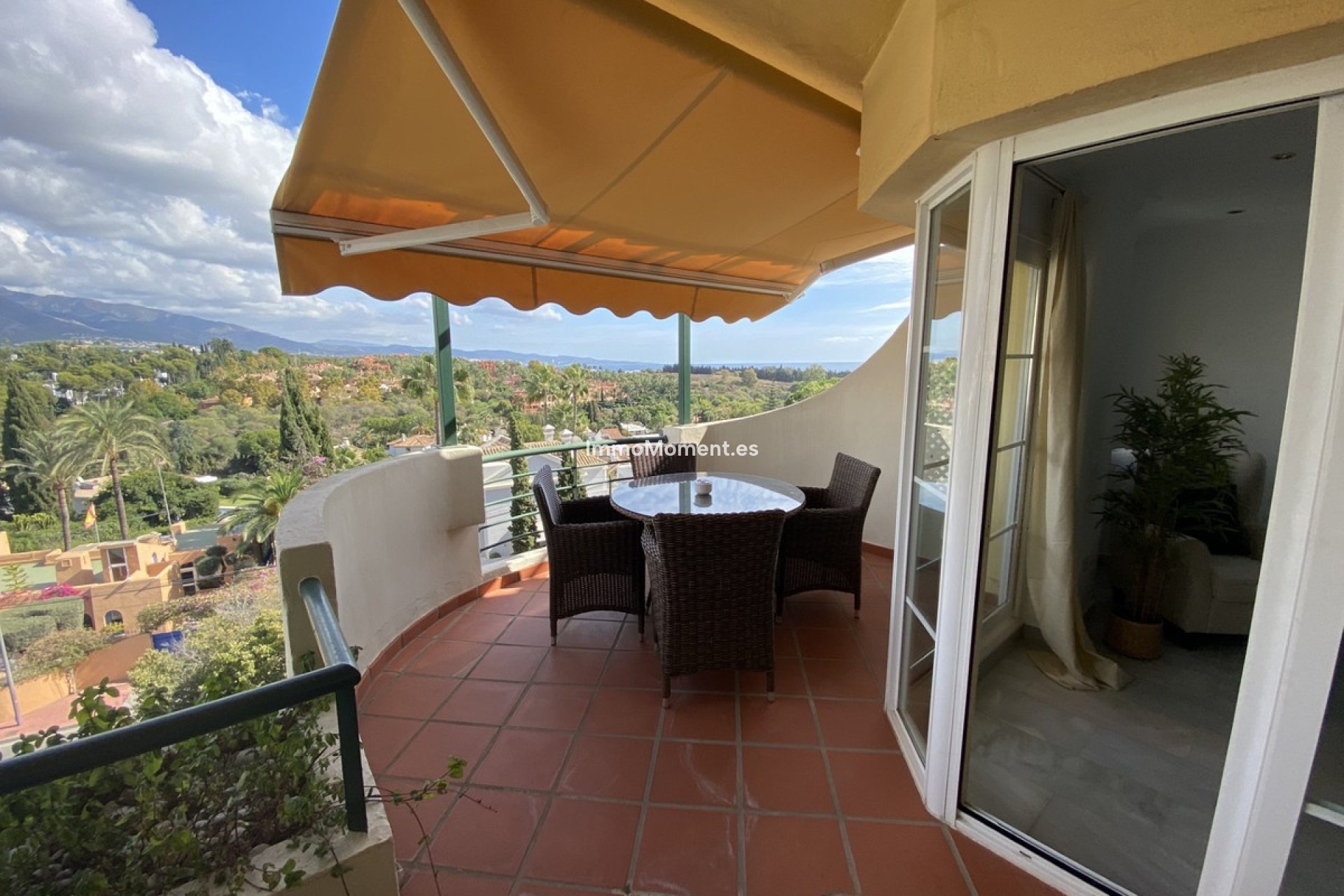 Resale - Apartment - Marbella - Nueva Andalucía