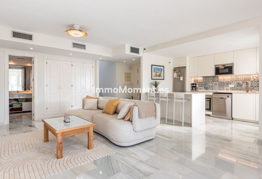 Resale - Apartment - Marbella - Nueva Andalucía