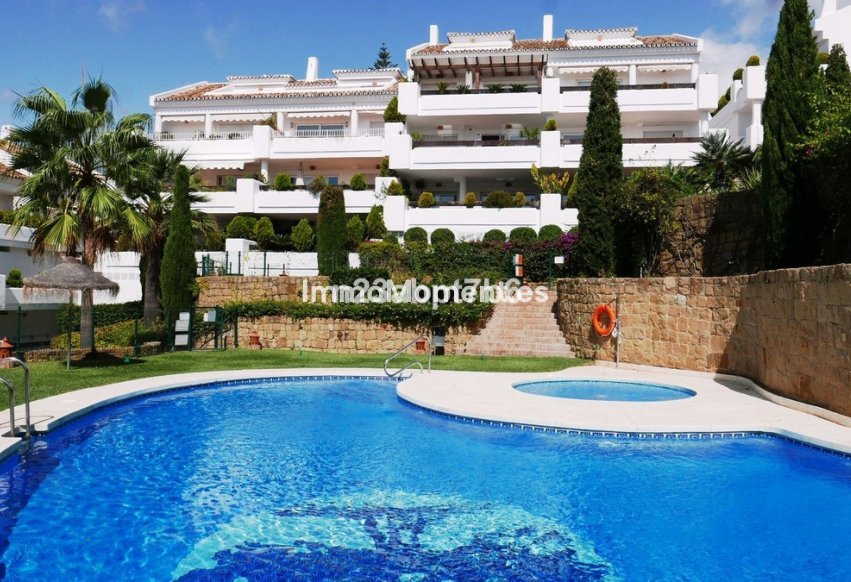 Resale - Apartment - Marbella - Nueva Andalucía