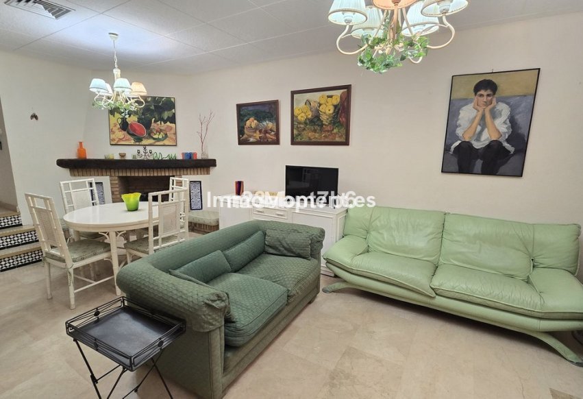 Resale - Apartment - Marbella - Nueva Andalucía