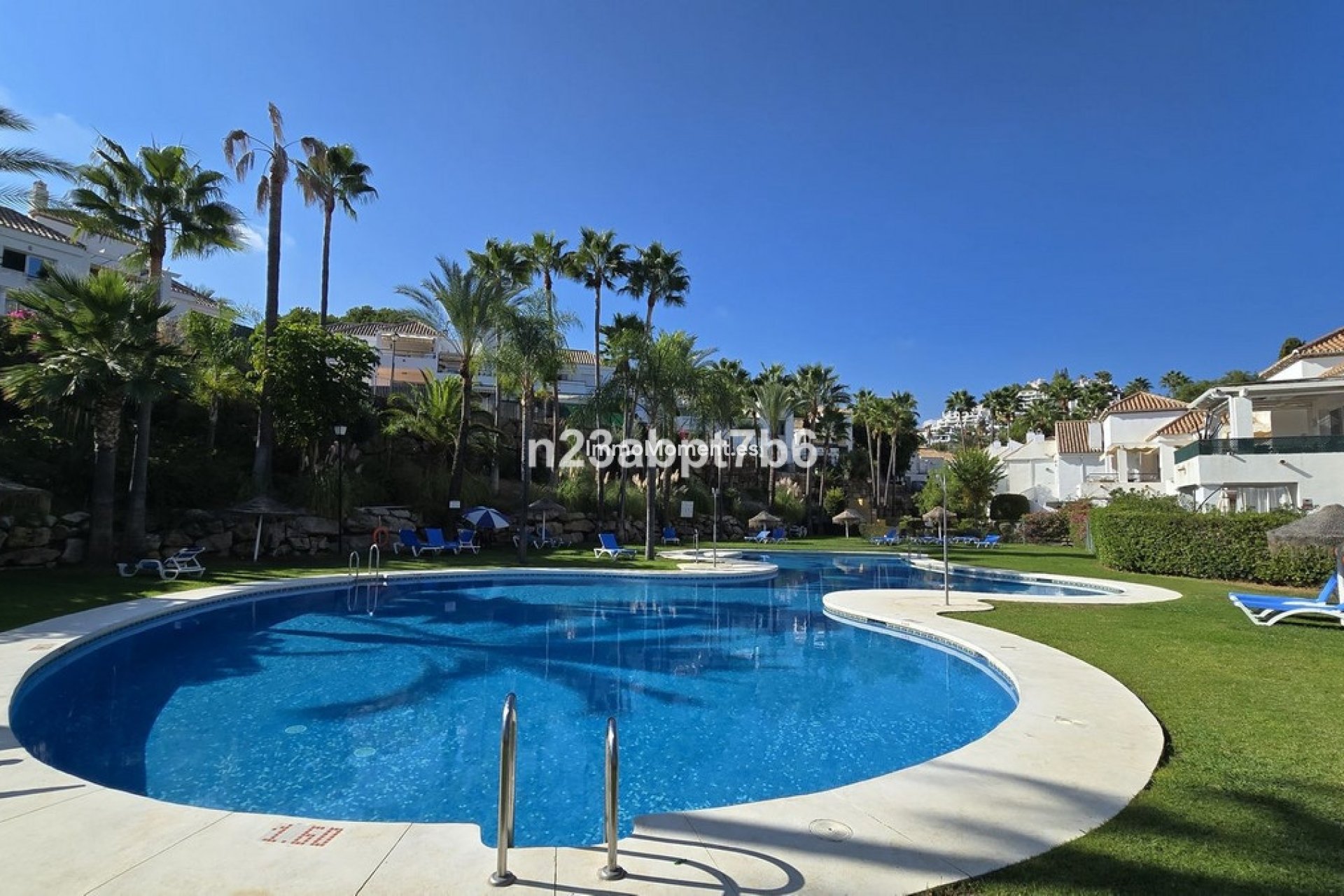 Resale - Apartment - Marbella - Nueva Andalucía