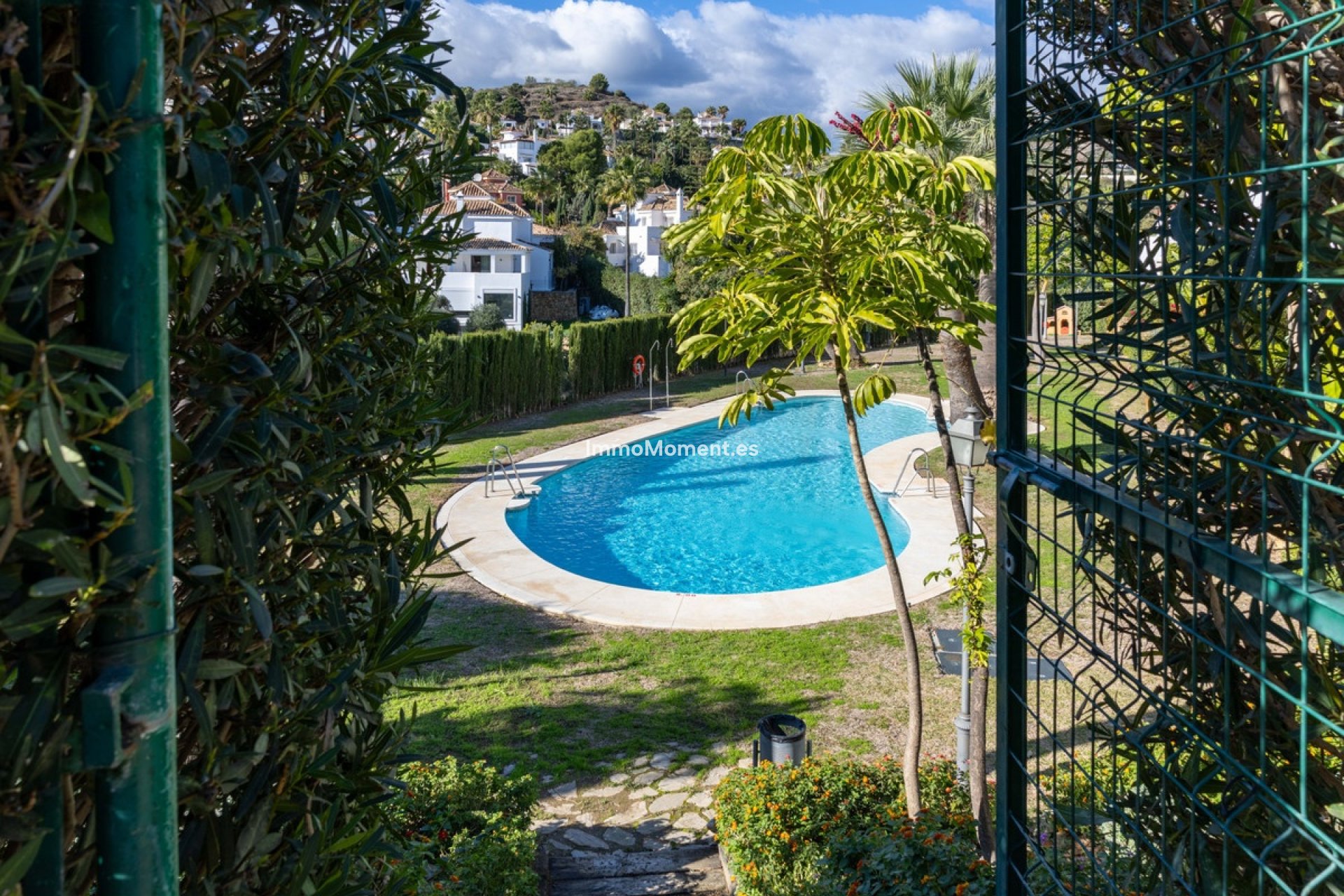 Resale - Apartment - Marbella - Nueva Andalucía