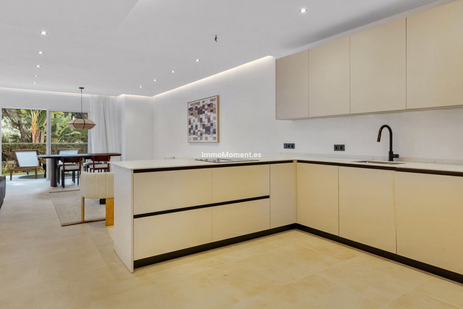 Resale - Apartment - Marbella - Nueva Andalucía