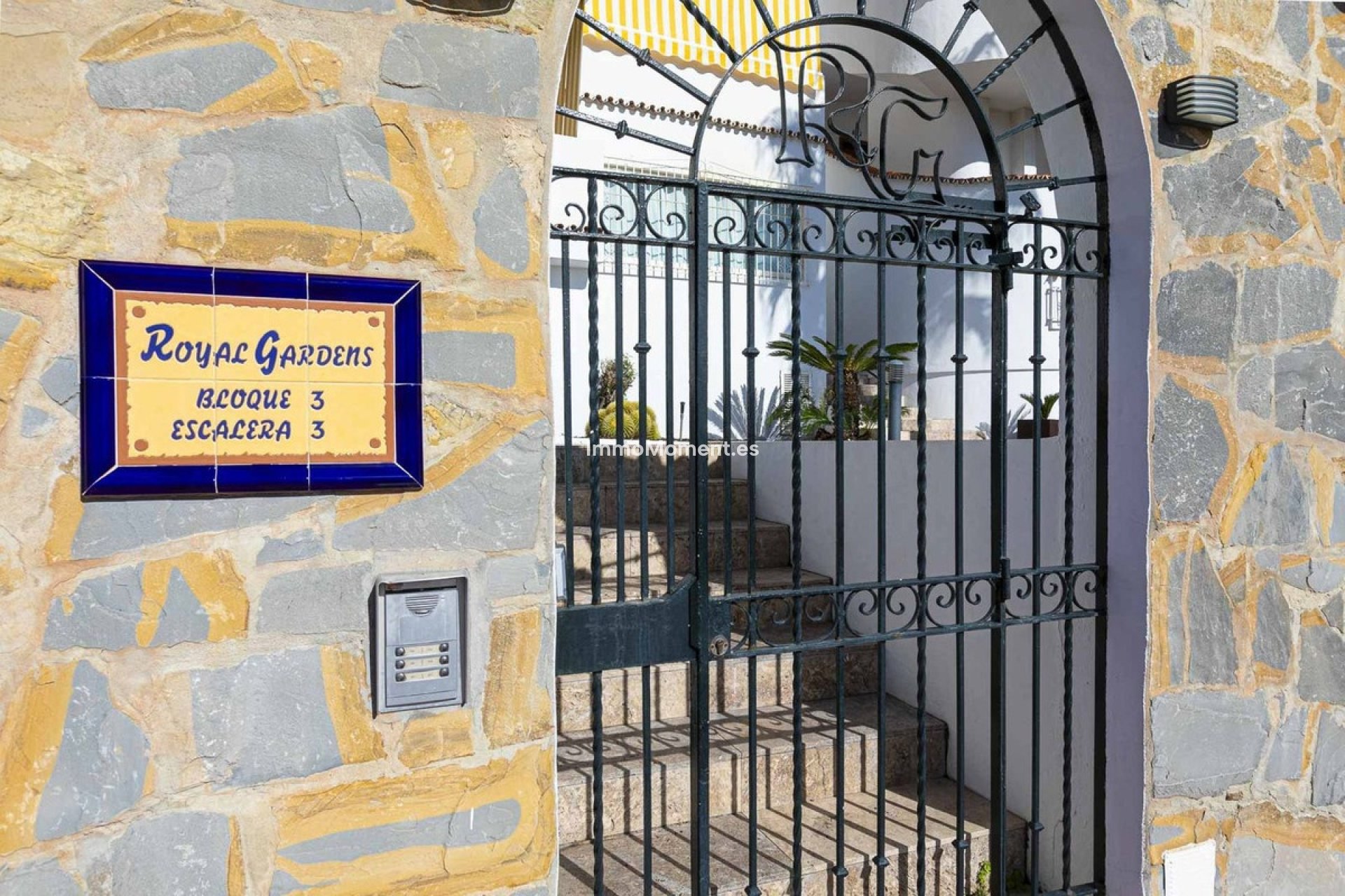 Resale - Apartment - Marbella - Nueva Andalucía