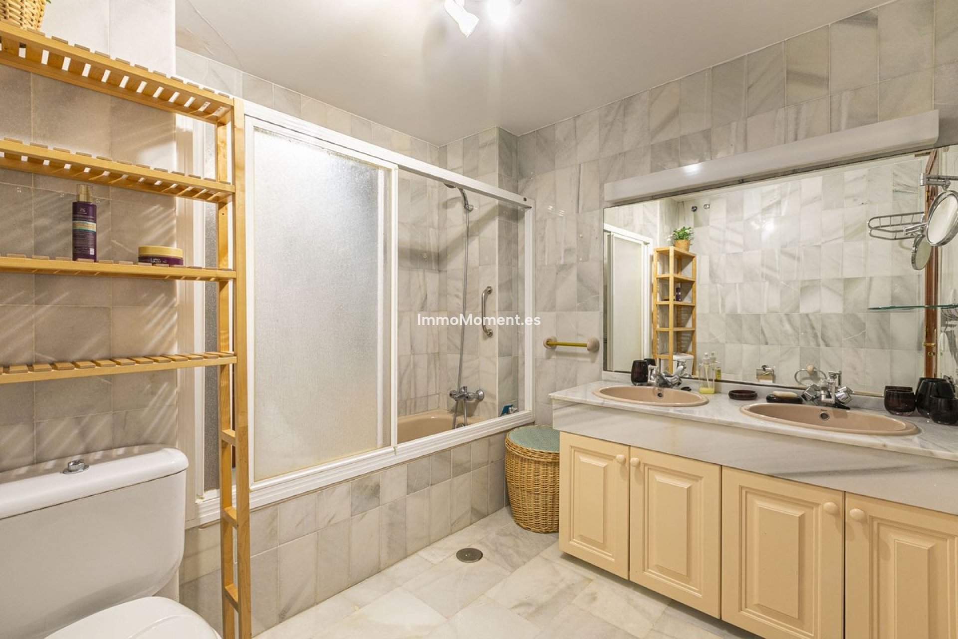 Resale - Apartment - Marbella - Nueva Andalucía