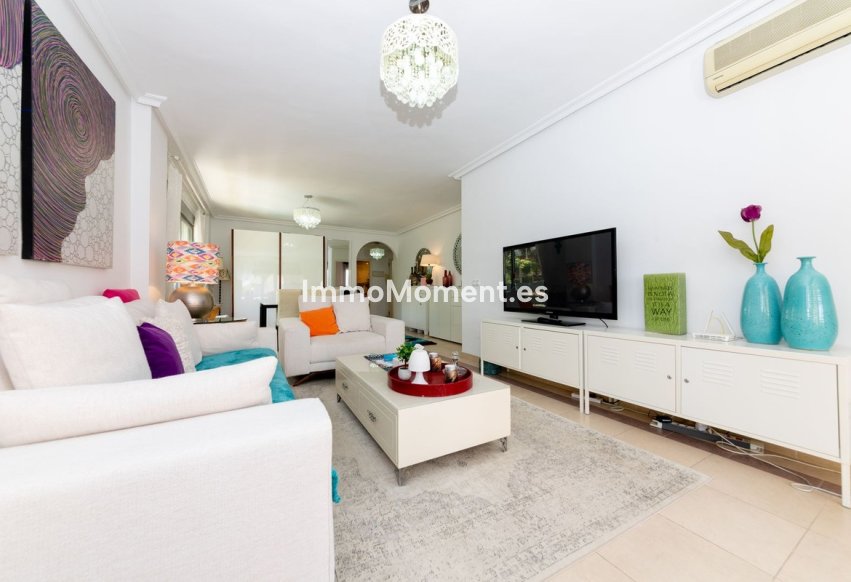 Resale - Apartment - Marbella - Nueva Andalucía