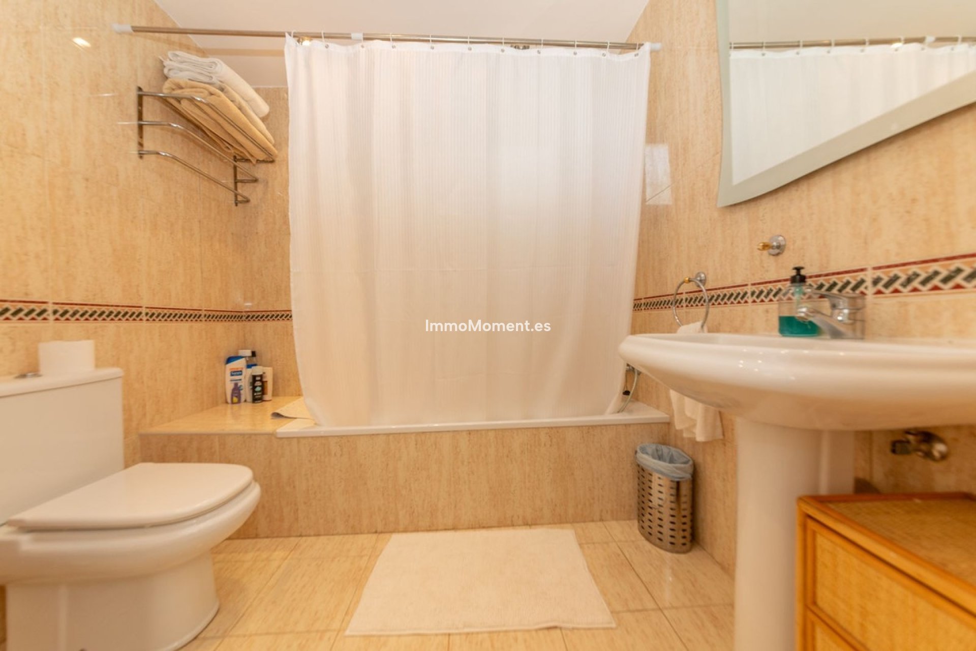 Resale - Apartment - Marbella - Nueva Andalucía