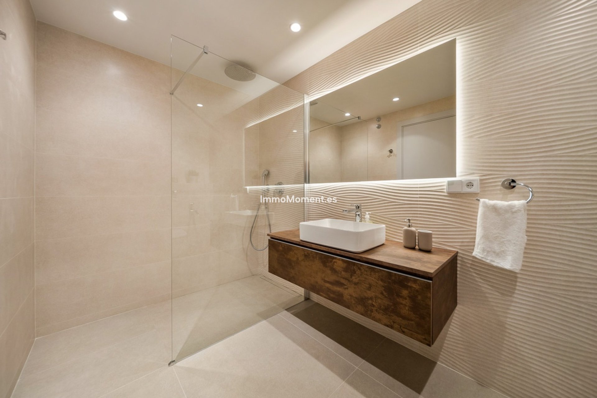 Resale - Apartment - Marbella - Nueva Andalucía