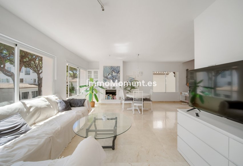 Resale - Apartment - Marbella - Nueva Andalucía