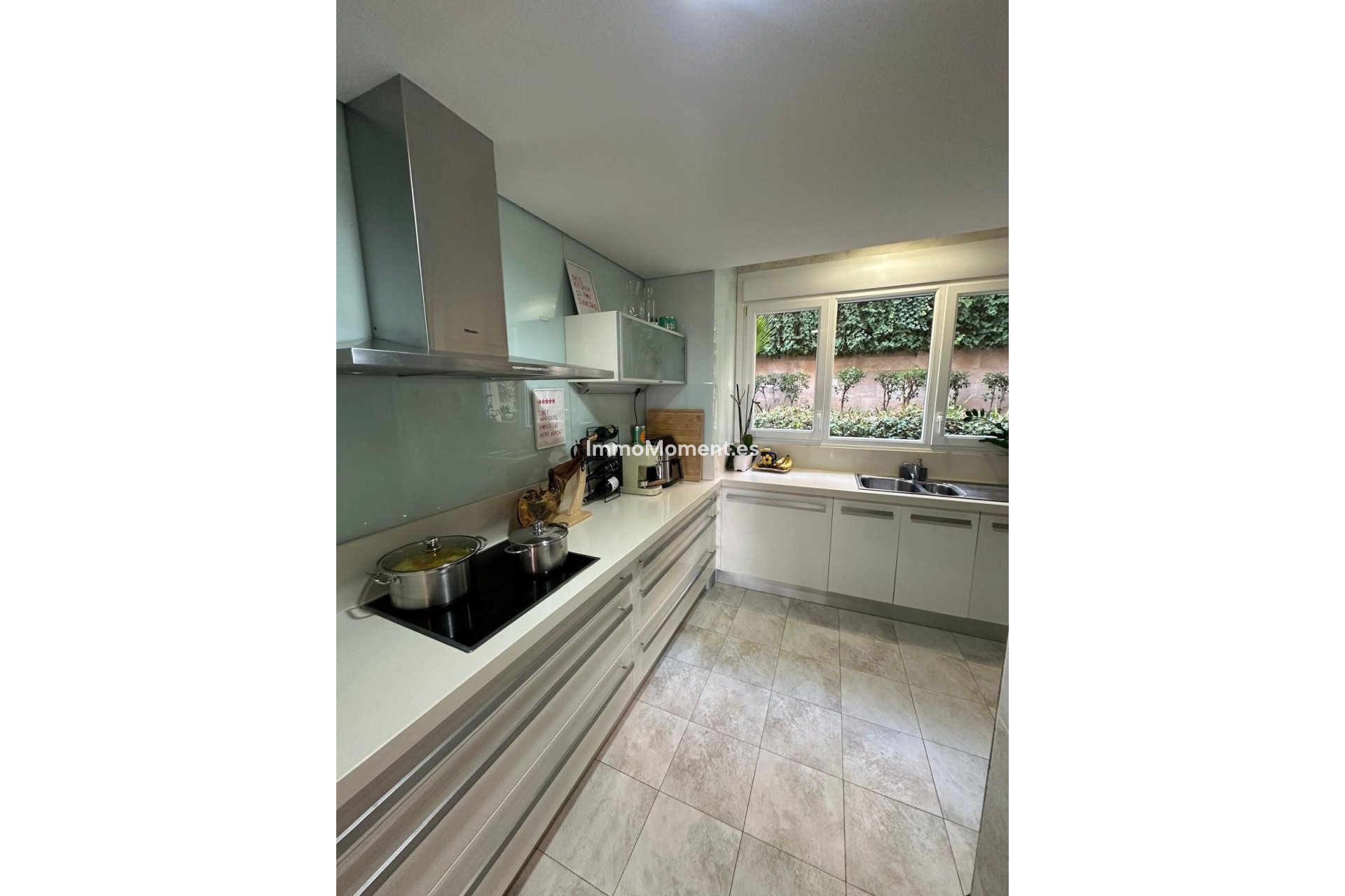 Resale - Apartment - Marbella - Nueva Andalucía