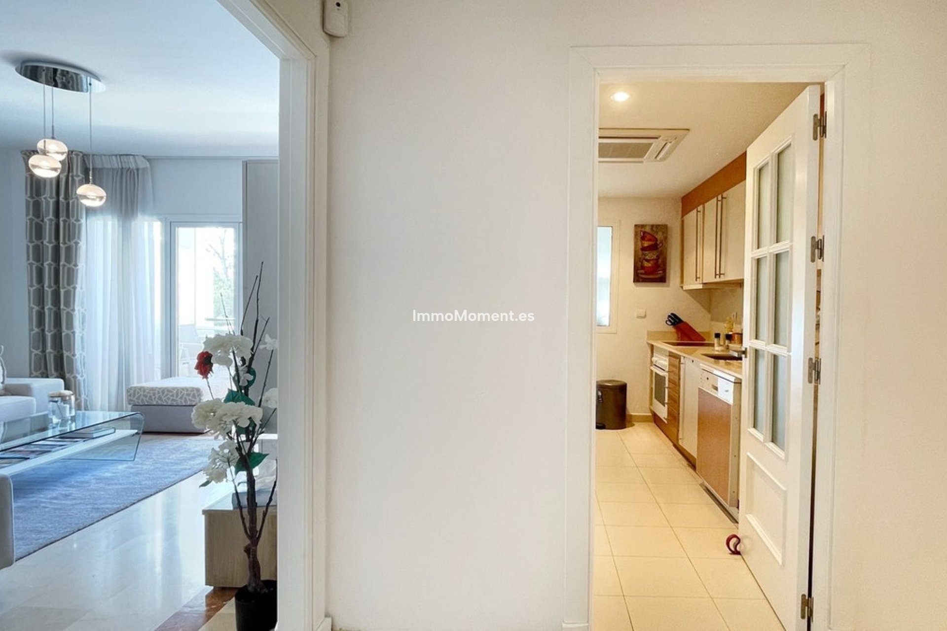 Resale - Apartment - Marbella - Nueva Andalucía