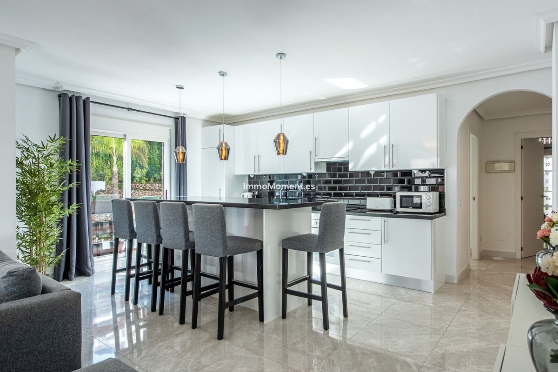 Resale - Apartment - Marbella - Nueva Andalucía