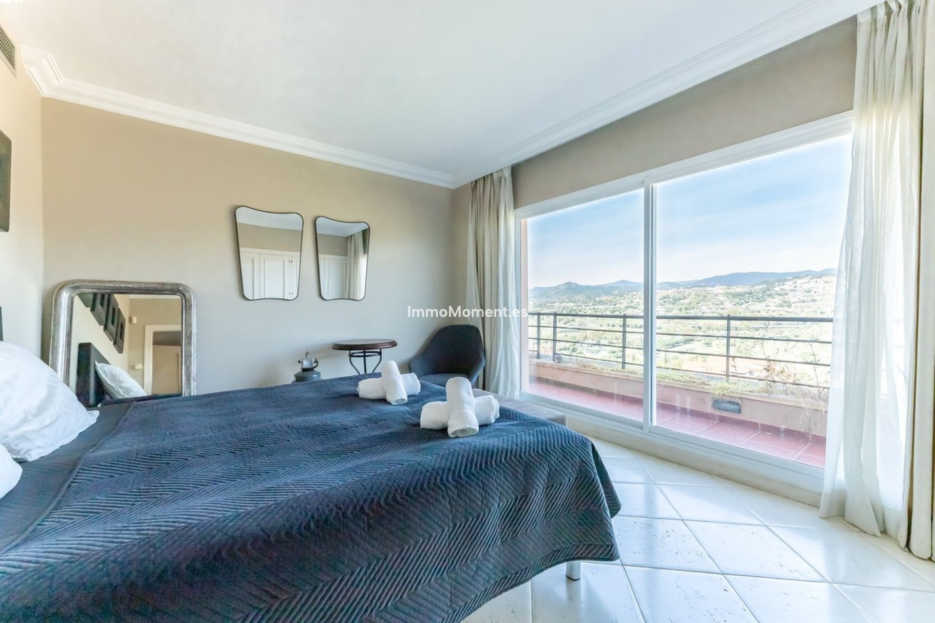 Resale - Apartment - Marbella - Nueva Andalucía