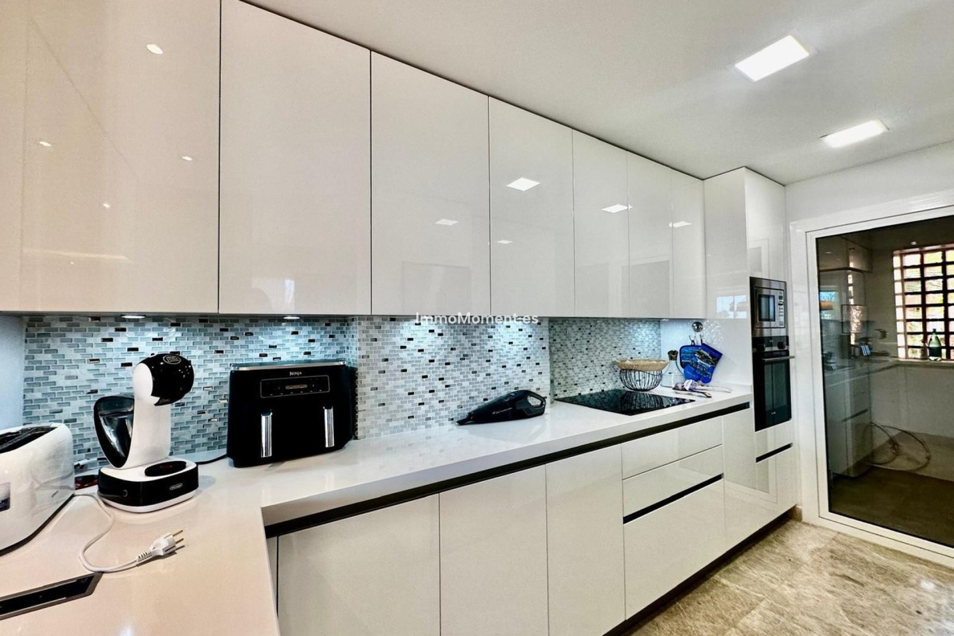 Resale - Apartment - Marbella - Nueva Andalucía