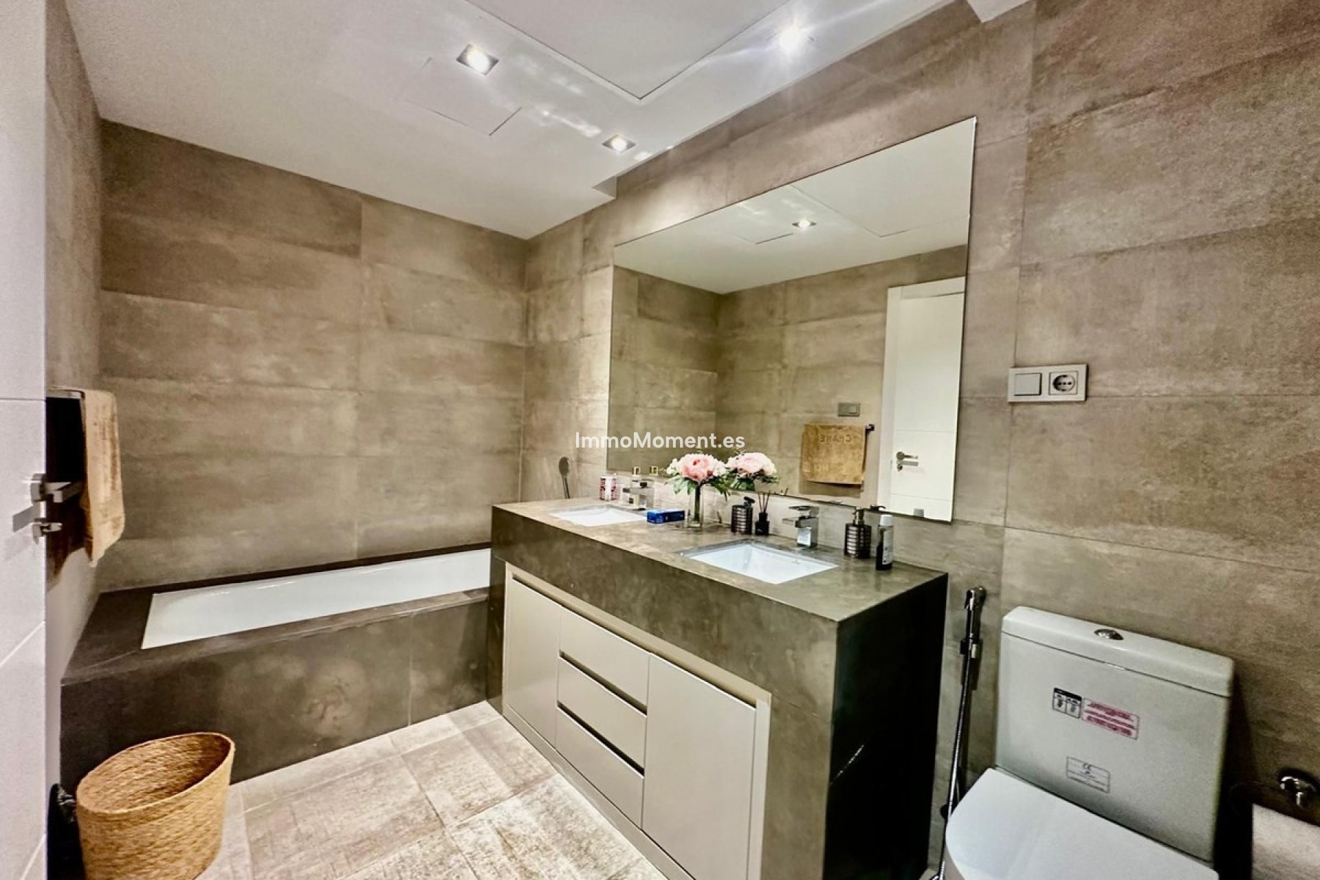 Resale - Apartment - Marbella - Nueva Andalucía