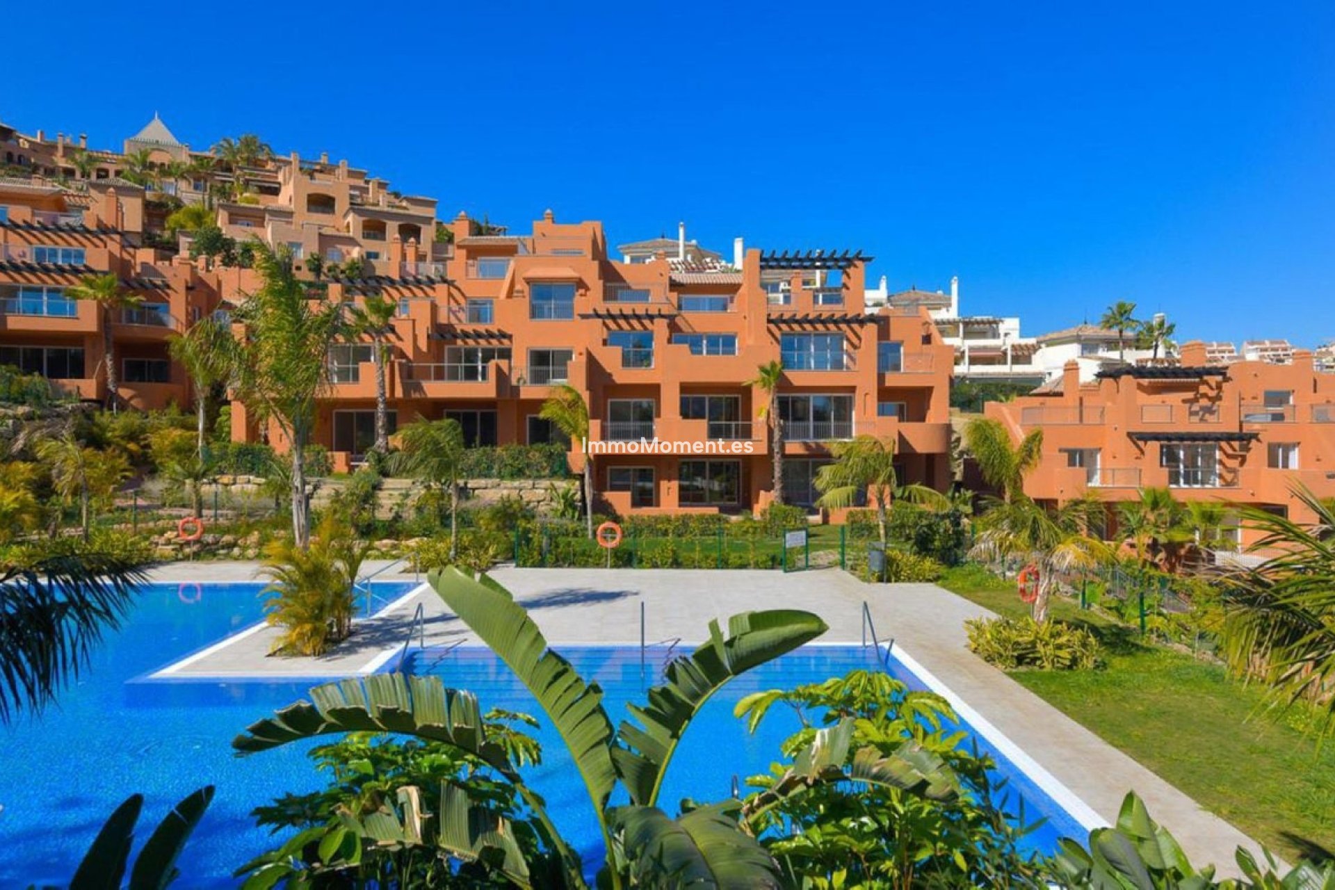 Resale - Apartment - Marbella - Nueva Andalucía