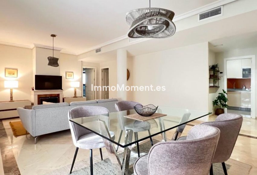 Resale - Apartment - Marbella - Nueva Andalucía