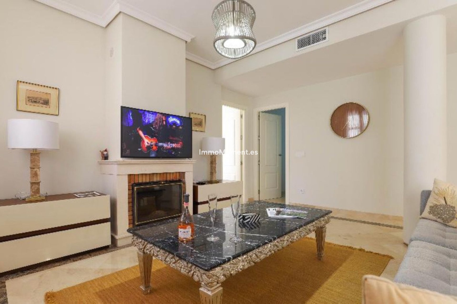 Resale - Apartment - Marbella - Nueva Andalucía