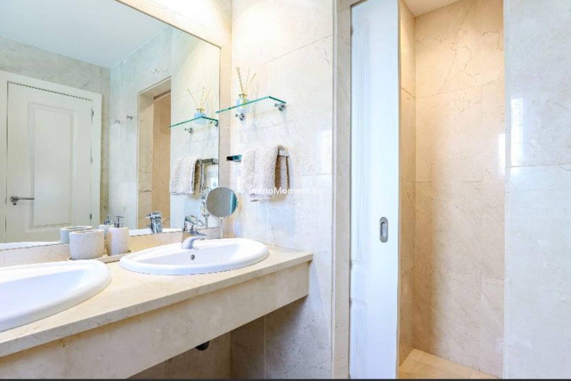 Resale - Apartment - Marbella - Nueva Andalucía