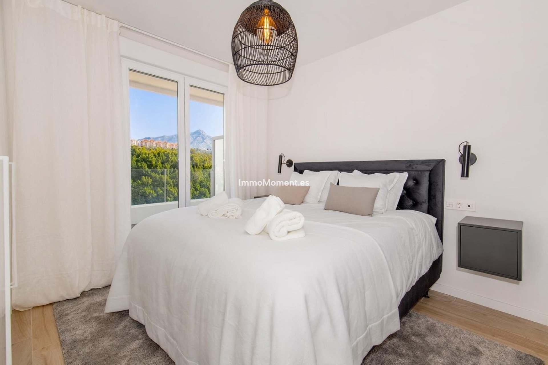 Resale - Apartment - Marbella - Nueva Andalucía