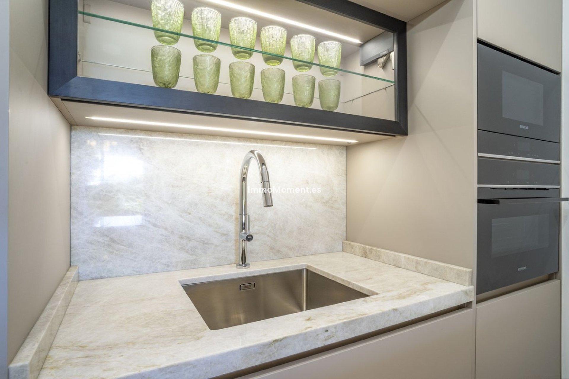 Resale - Apartment - Marbella - Nueva Andalucía