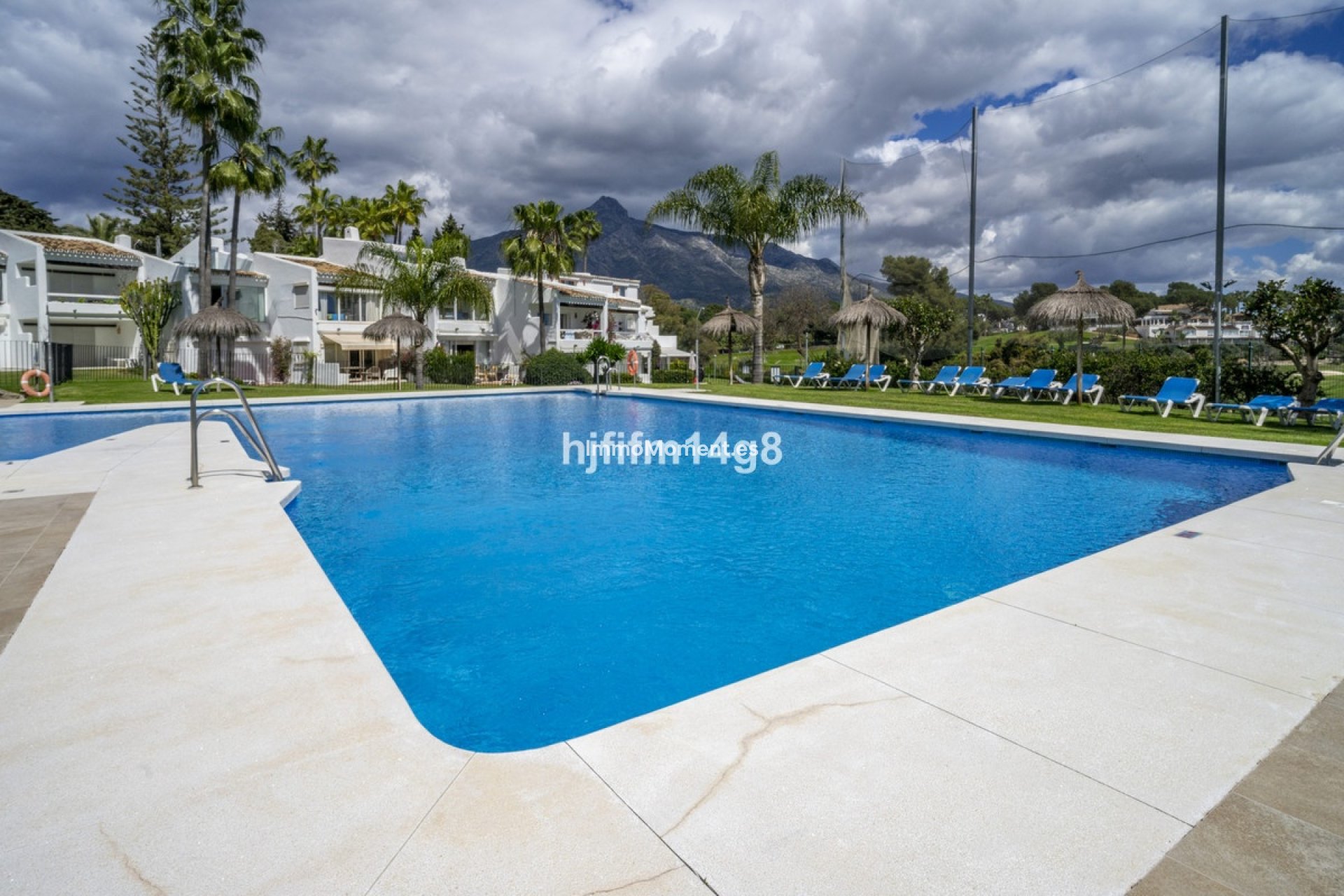 Resale - Apartment - Marbella - Nueva Andalucía
