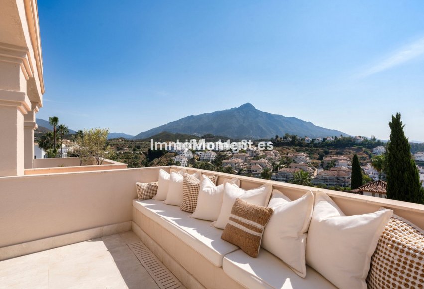 Resale - Apartment - Marbella - Nueva Andalucía