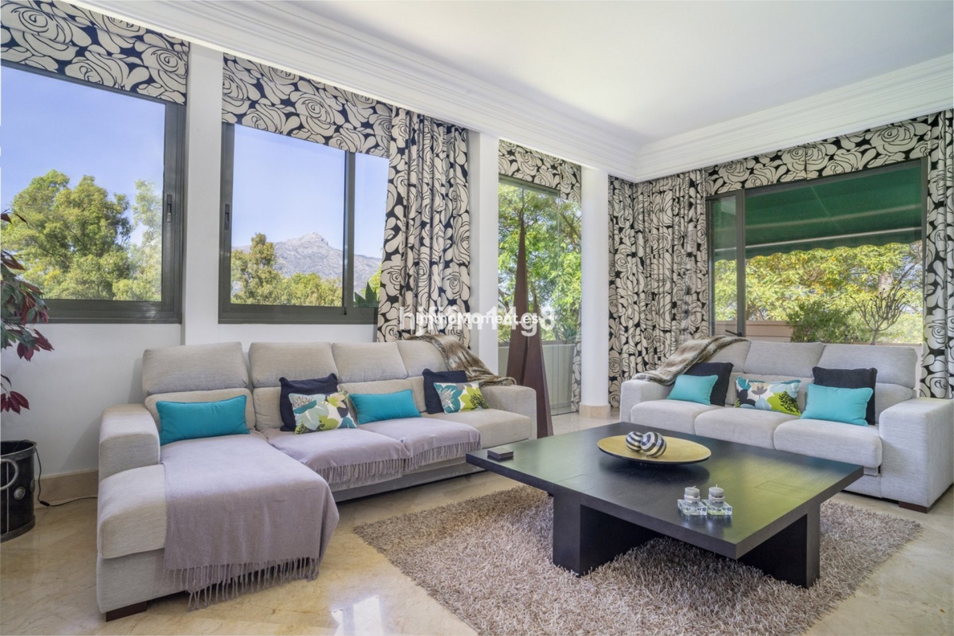Resale - Apartment - Marbella - Nueva Andalucía