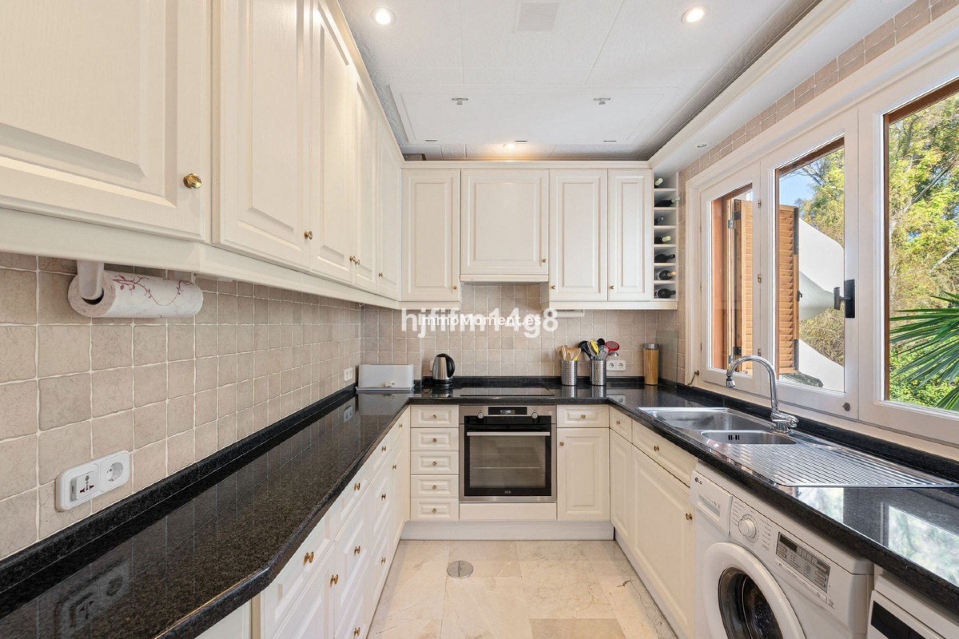 Resale - Apartment - Marbella - Nueva Andalucía