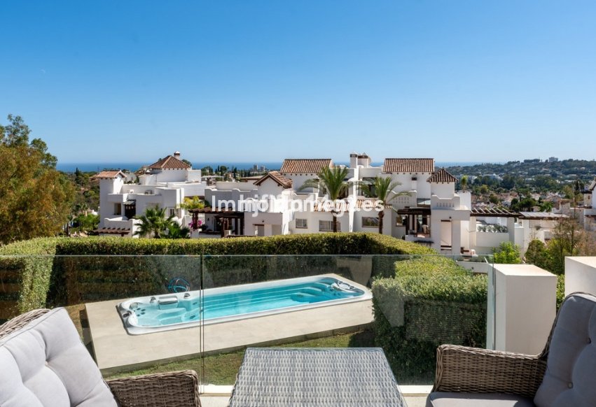 Resale - Apartment - Marbella - Nueva Andalucía