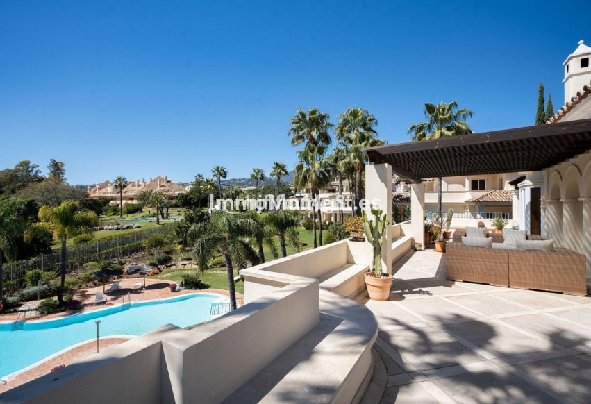 Resale - Apartment - Marbella - Nueva Andalucía