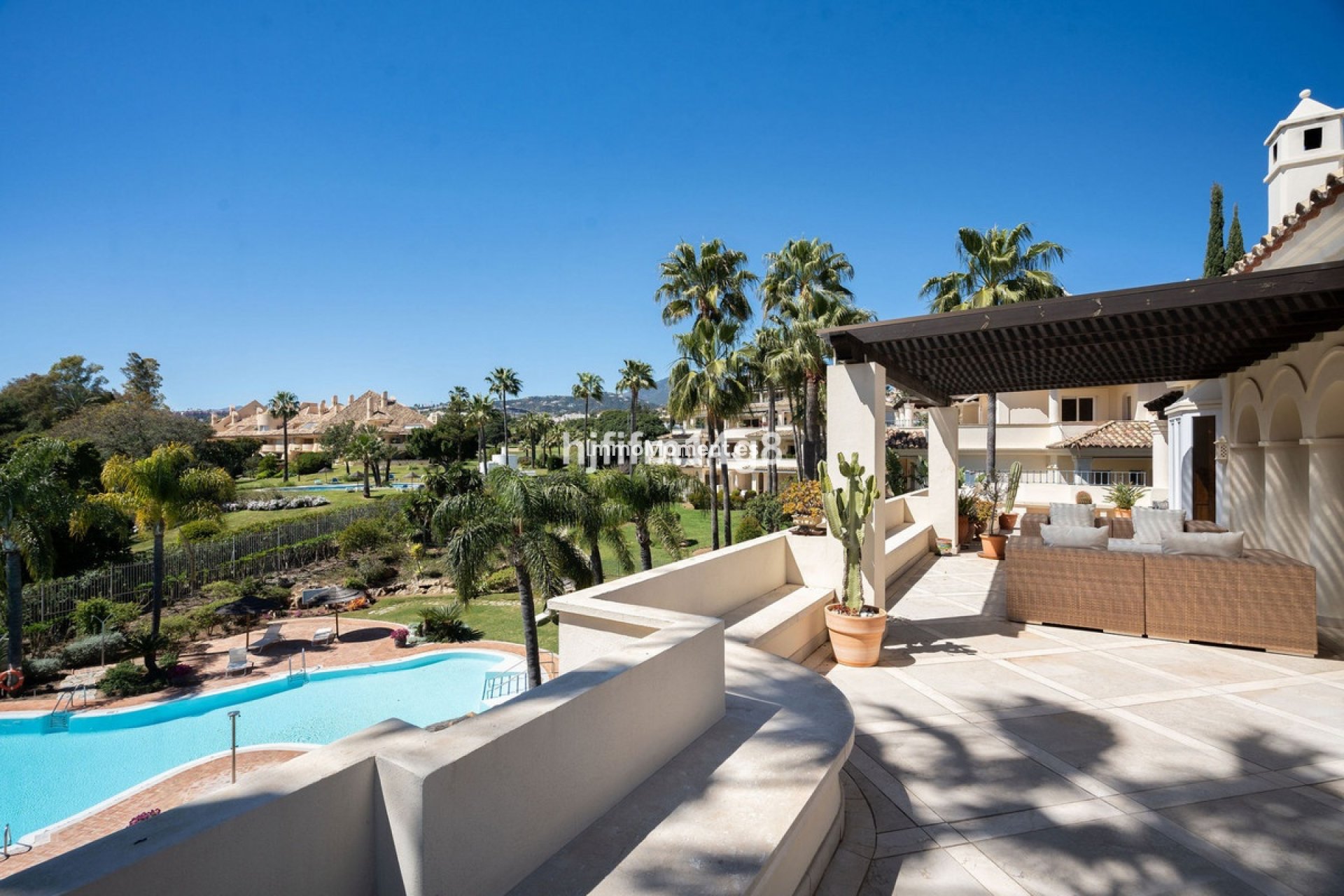 Resale - Apartment - Marbella - Nueva Andalucía