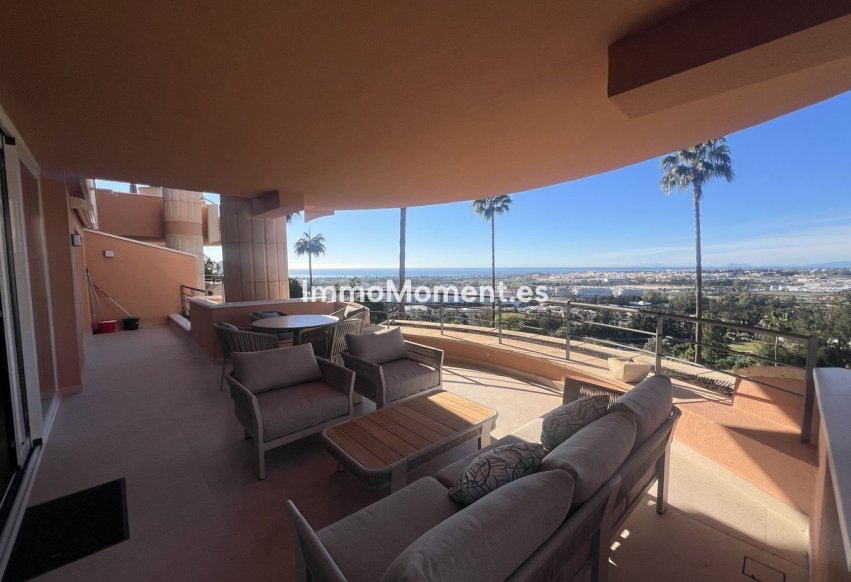 Resale - Apartment - Marbella - Nueva Andalucía