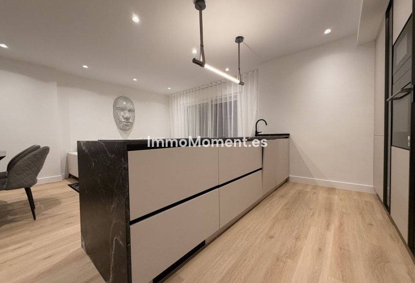 Resale - Apartment - Marbella - Nueva Andalucía