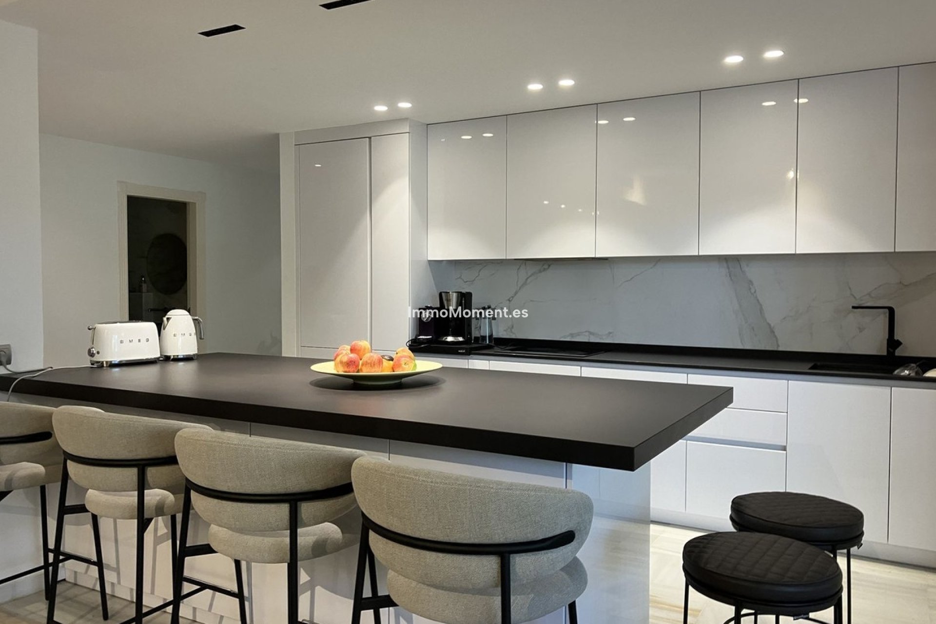 Resale - Apartment - Marbella - Nueva Andalucía