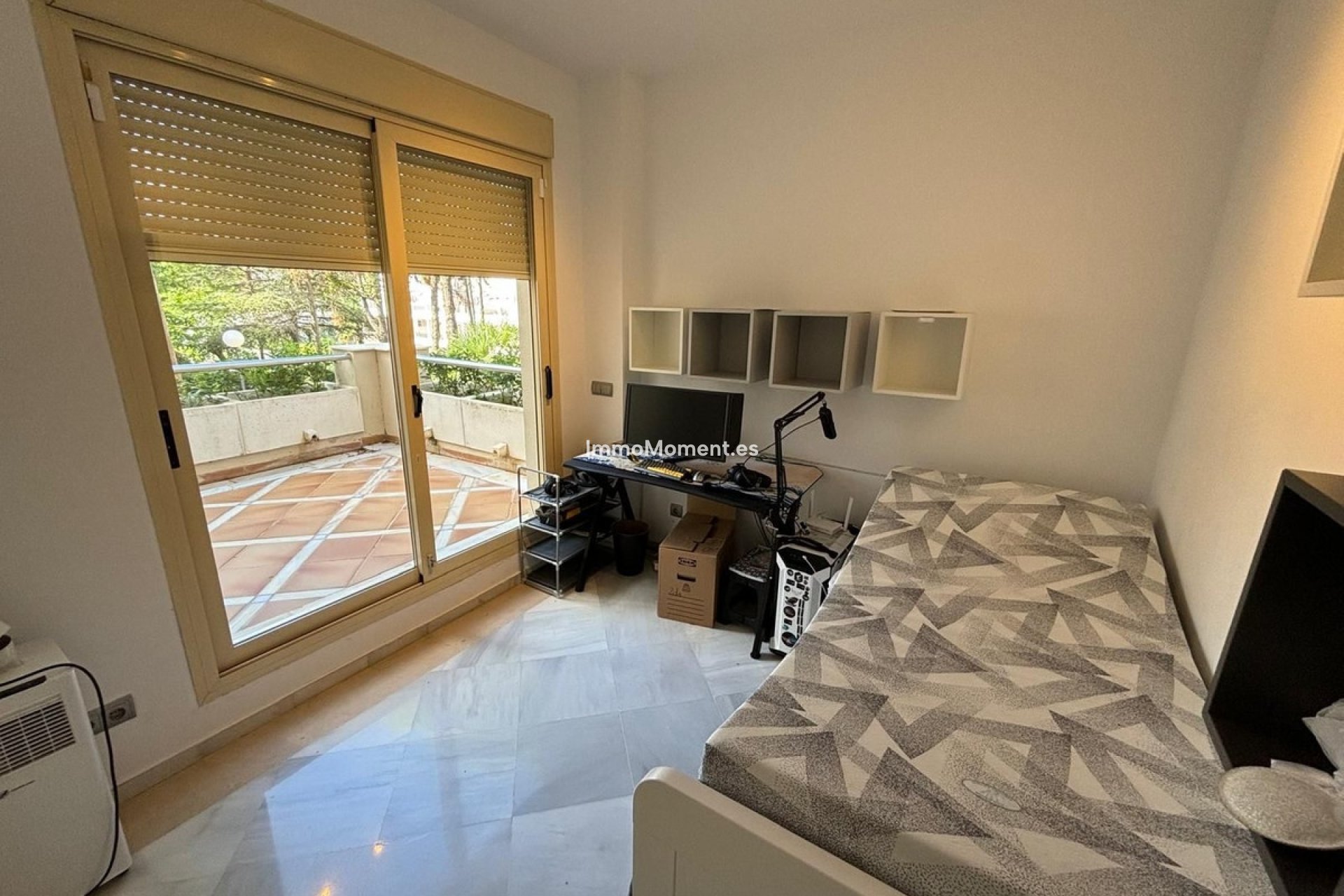 Resale - Apartment - Marbella - Nueva Andalucía