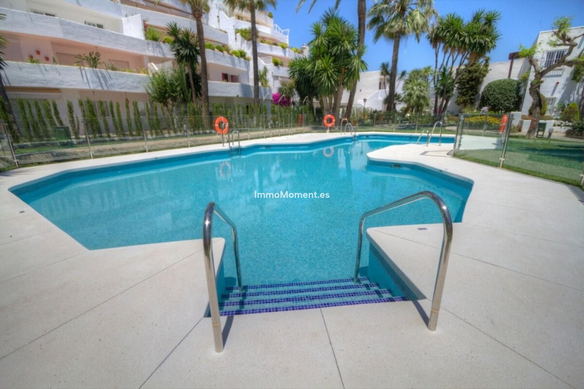 Resale - Apartment - Marbella - Nueva Andalucía