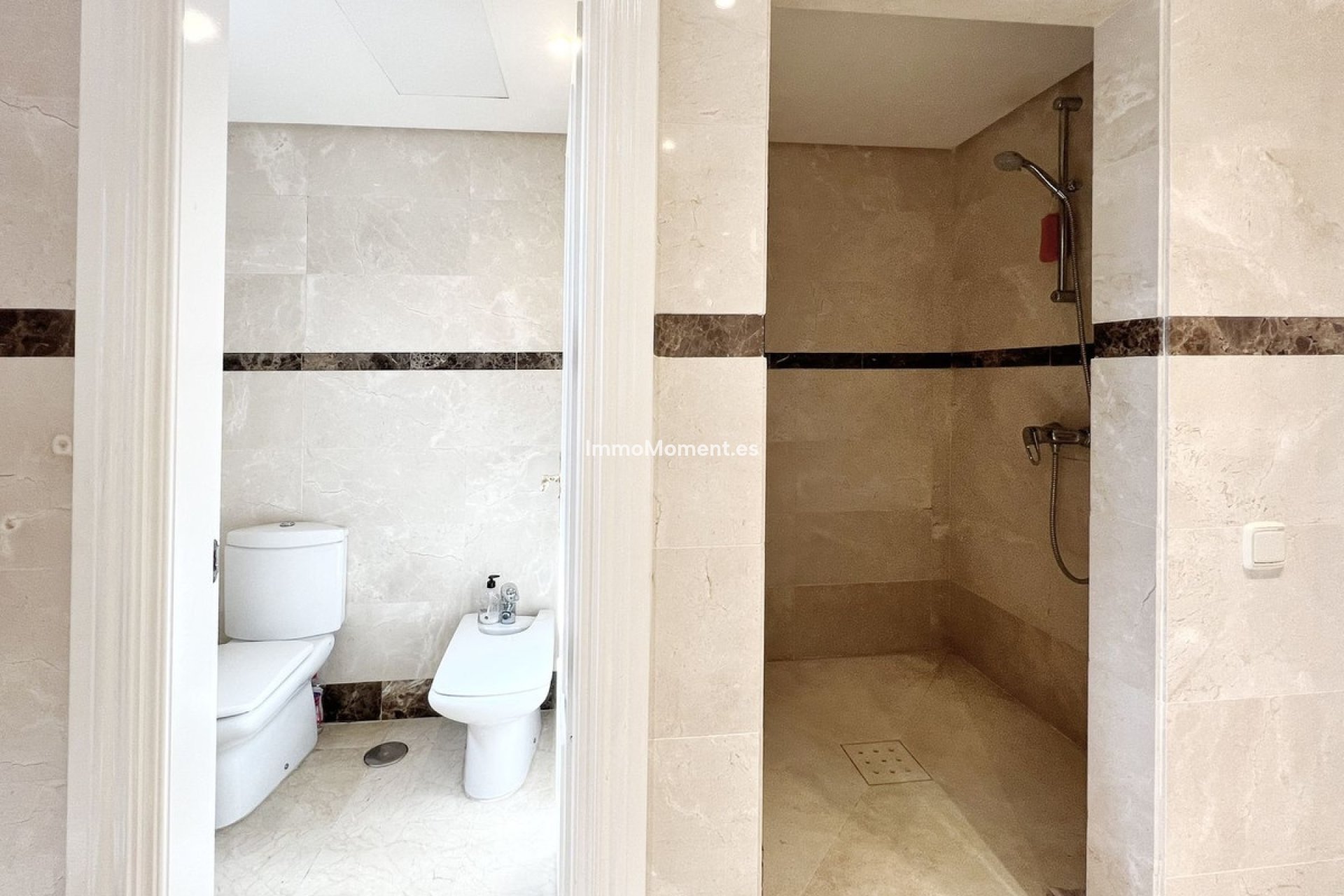 Resale - Apartment - Marbella - Nueva Andalucía