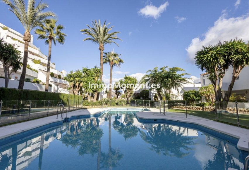 Resale - Apartment - Marbella - Nueva Andalucía