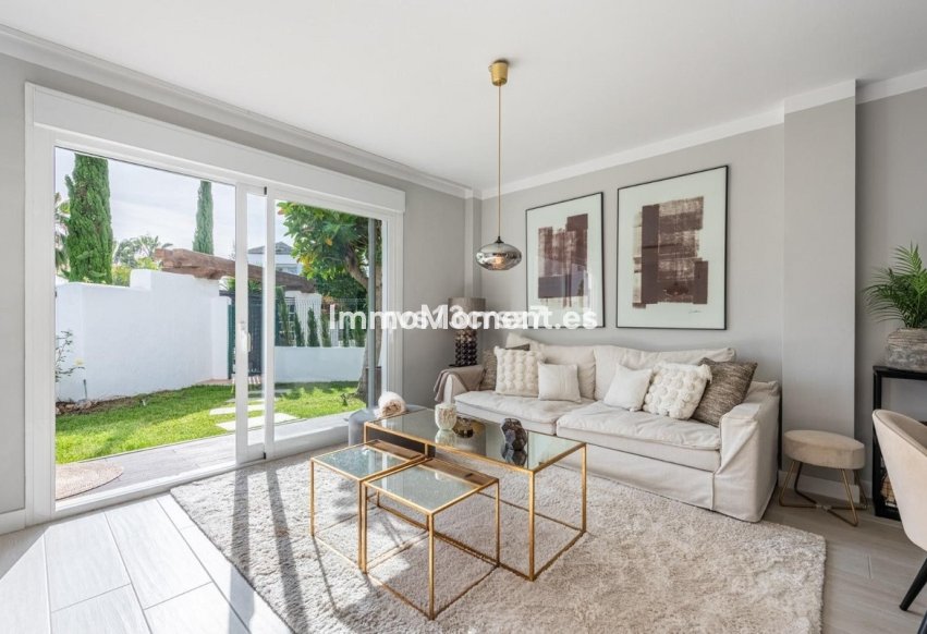 Resale - Apartment - Marbella - Nueva Andalucía