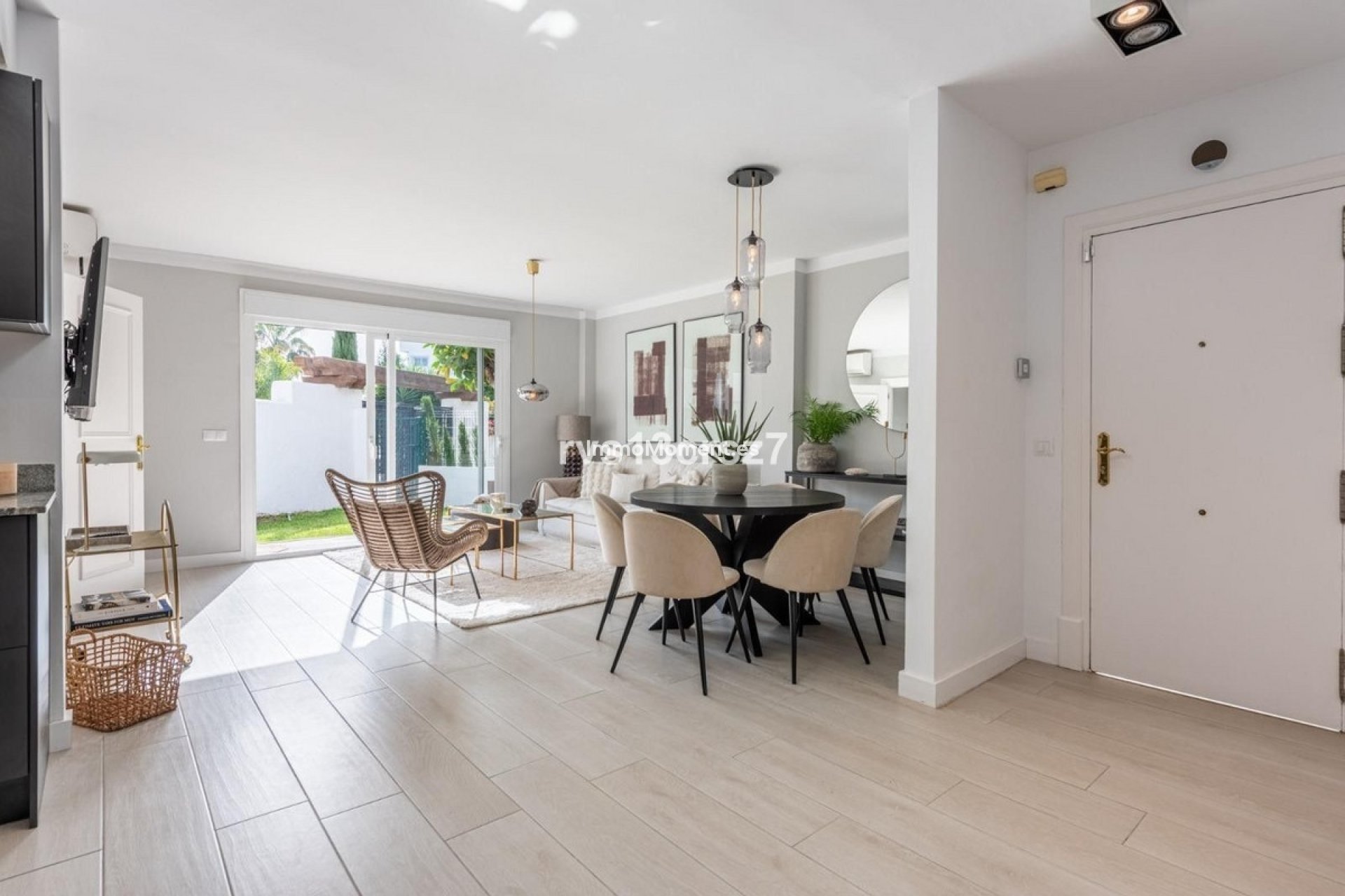 Resale - Apartment - Marbella - Nueva Andalucía