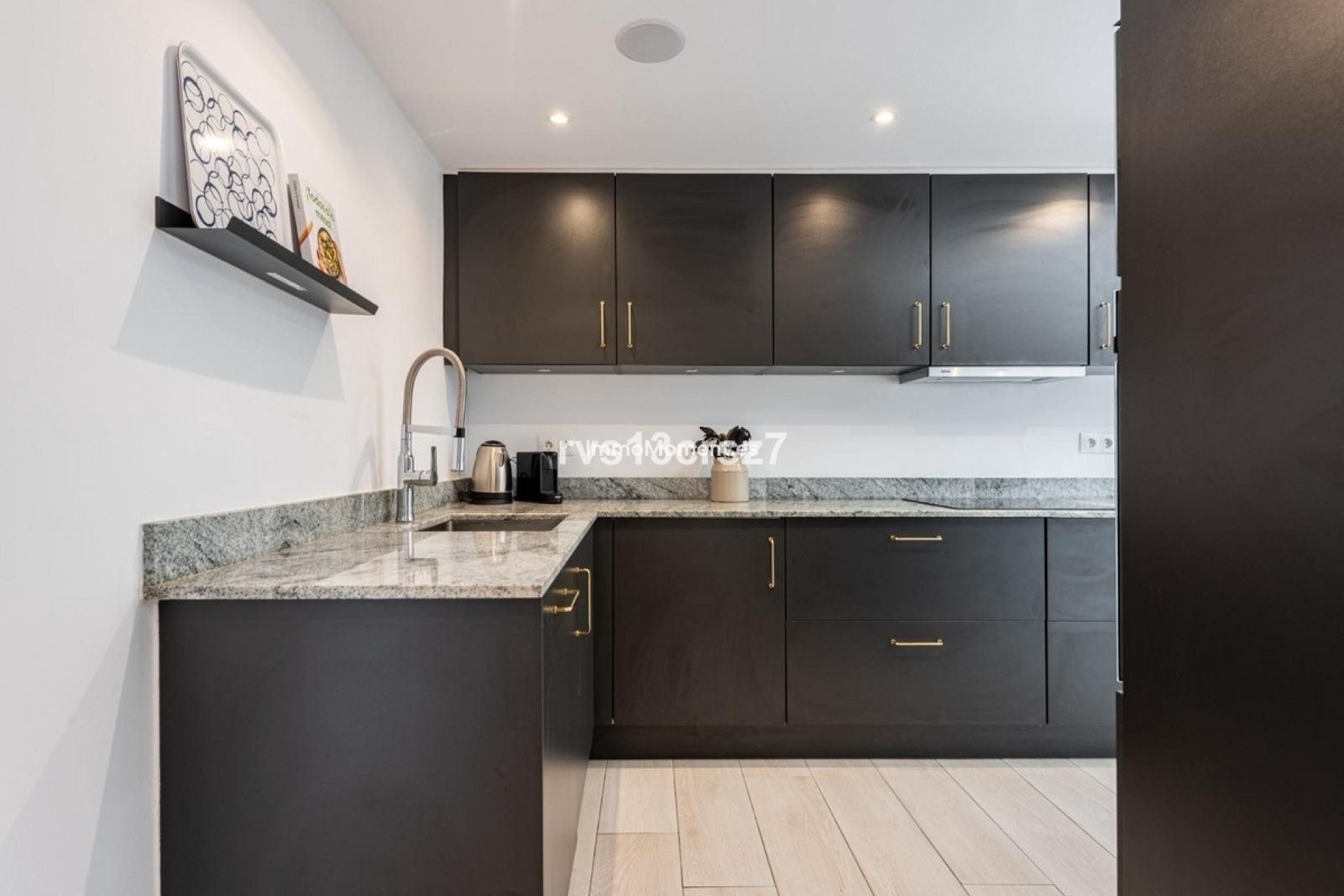 Resale - Apartment - Marbella - Nueva Andalucía