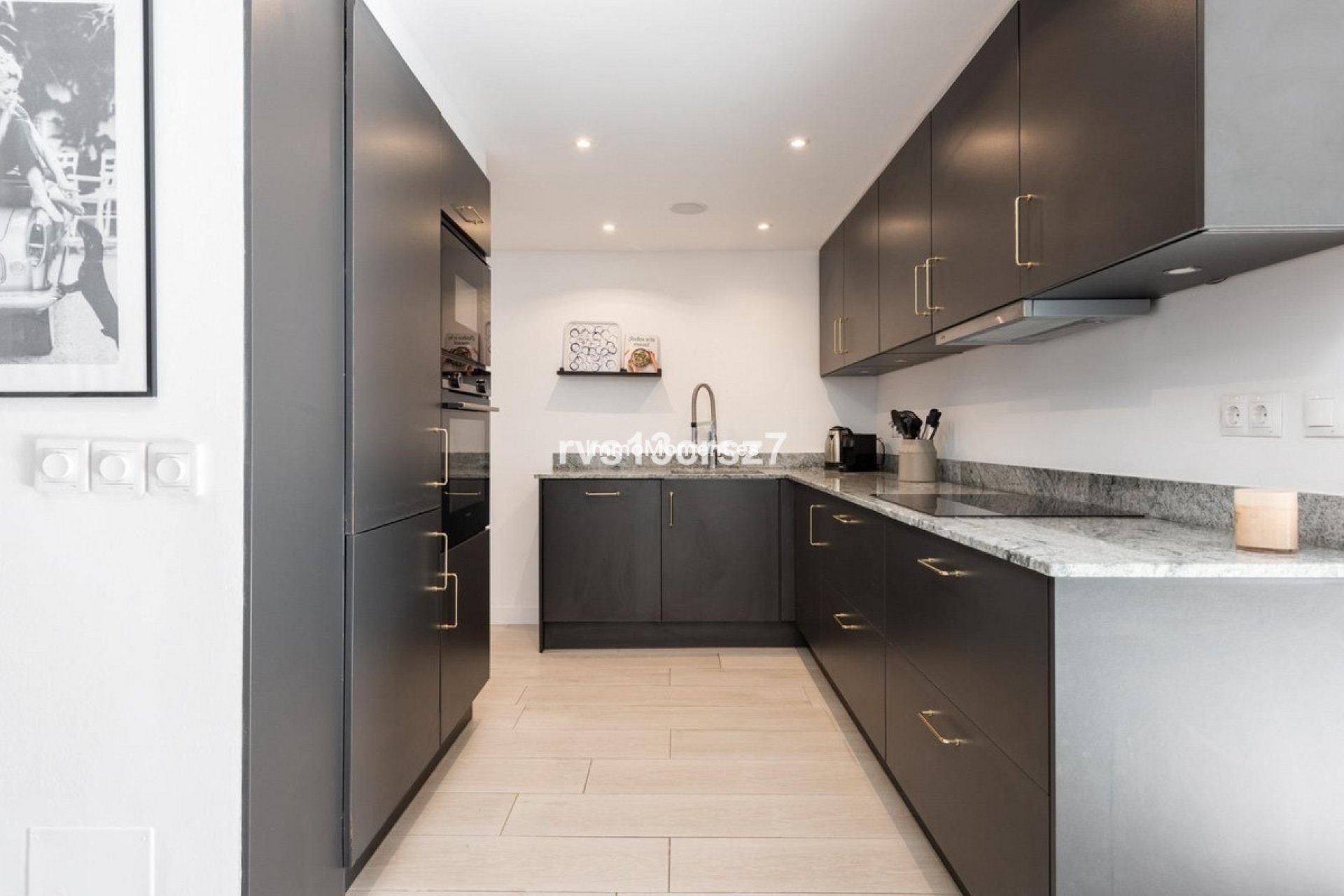 Resale - Apartment - Marbella - Nueva Andalucía