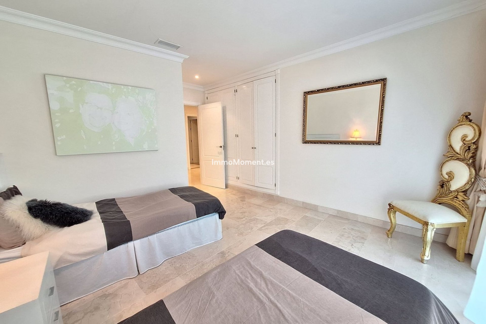 Resale - Apartment - Marbella - Nueva Andalucía