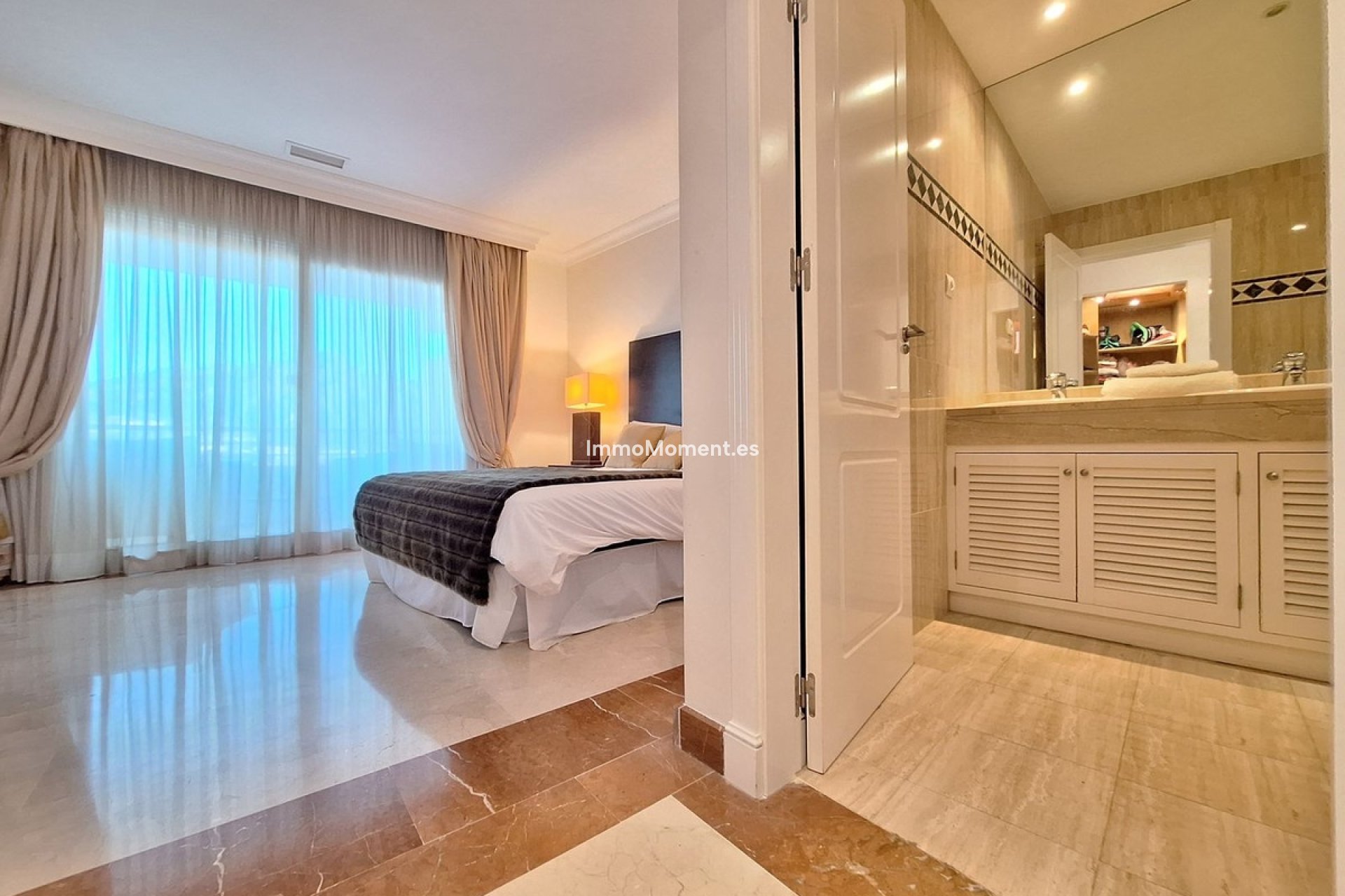 Resale - Apartment - Marbella - Nueva Andalucía