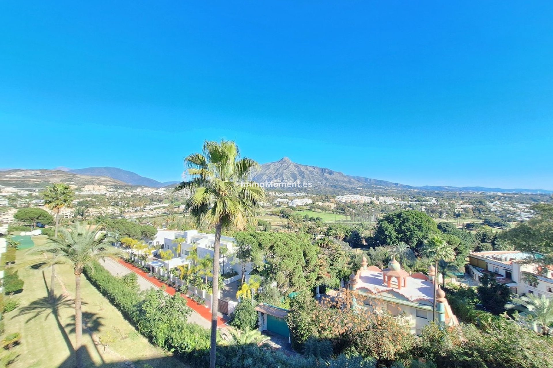 Resale - Apartment - Marbella - Nueva Andalucía