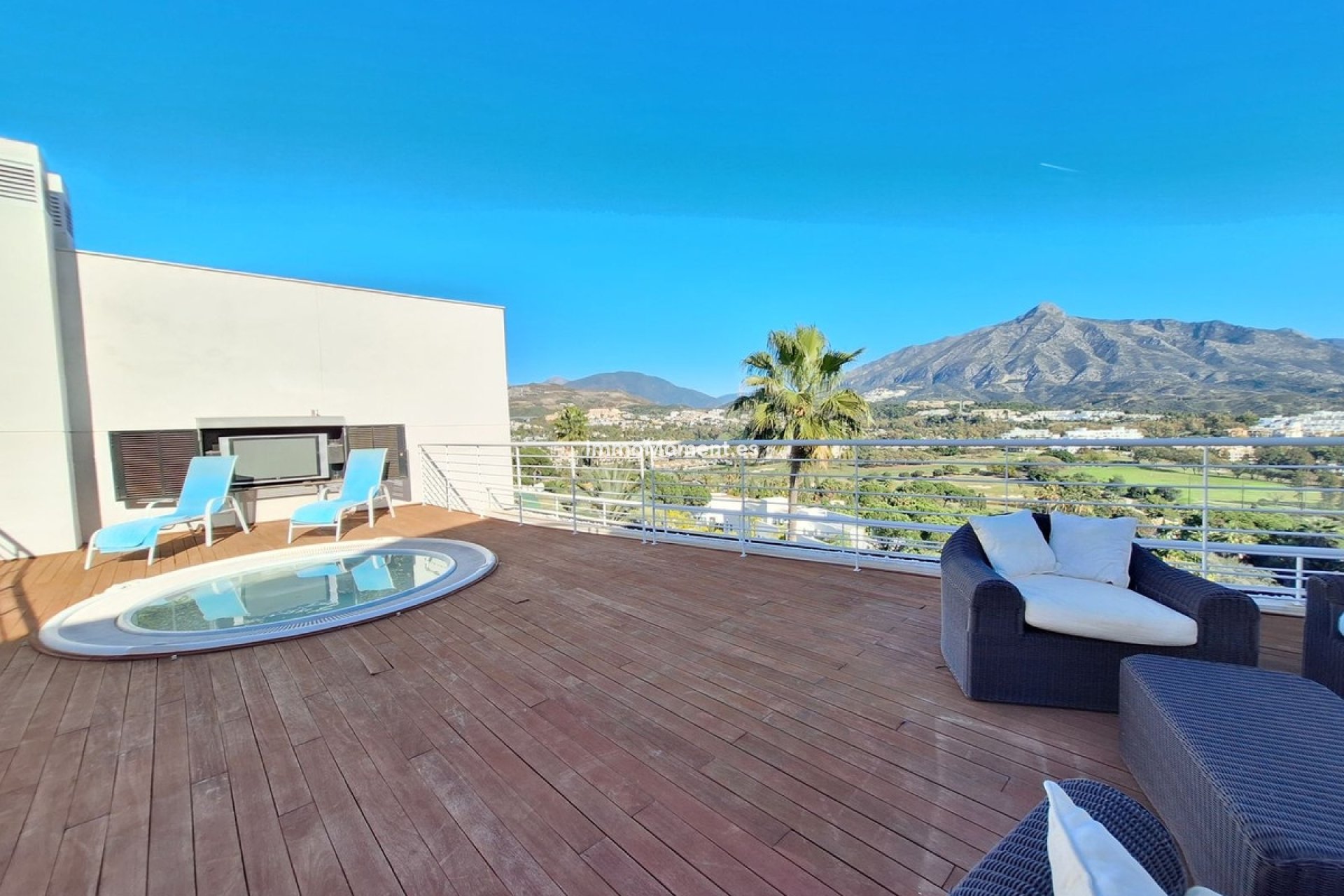 Resale - Apartment - Marbella - Nueva Andalucía