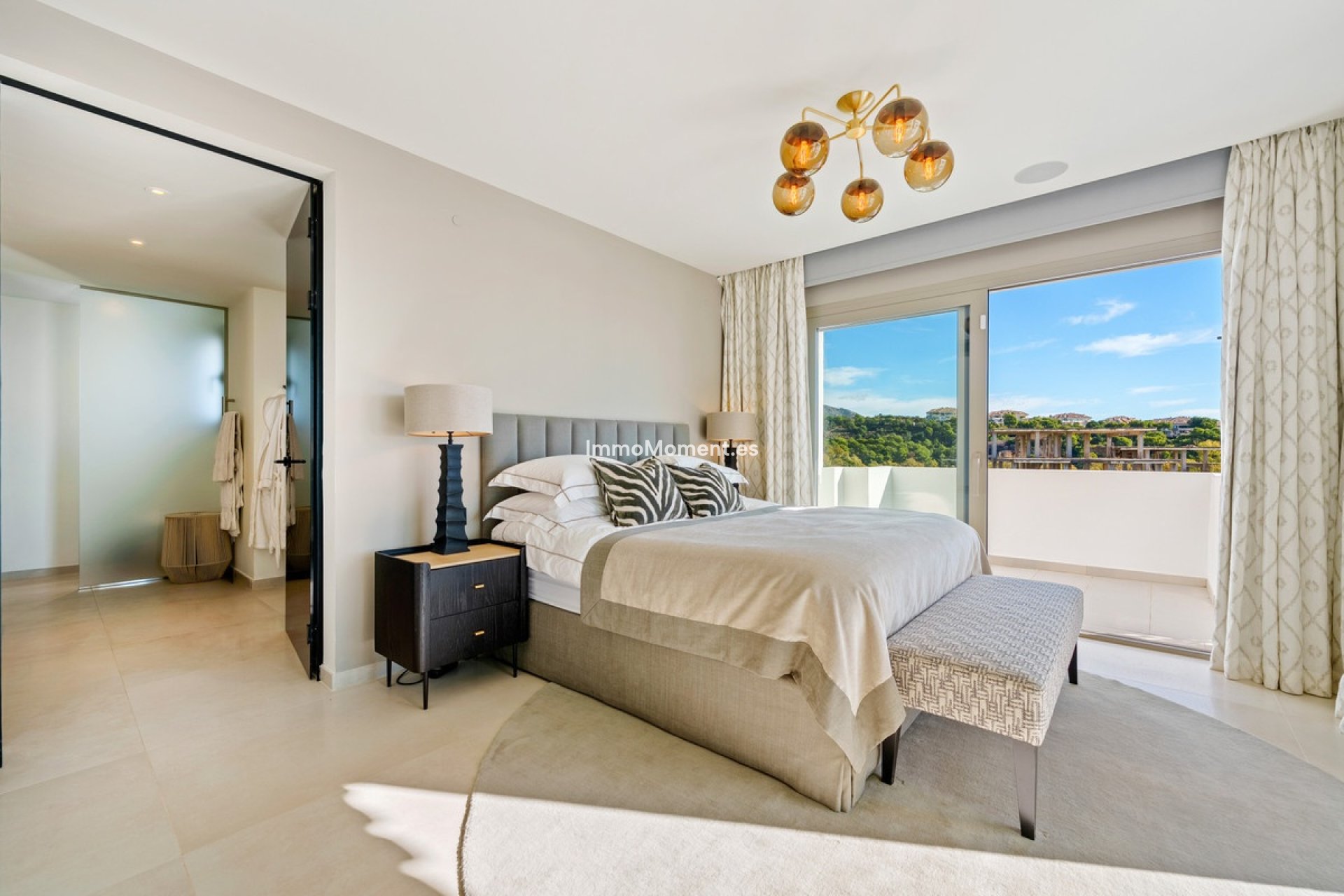 Resale - Apartment - Marbella - Nueva Andalucía