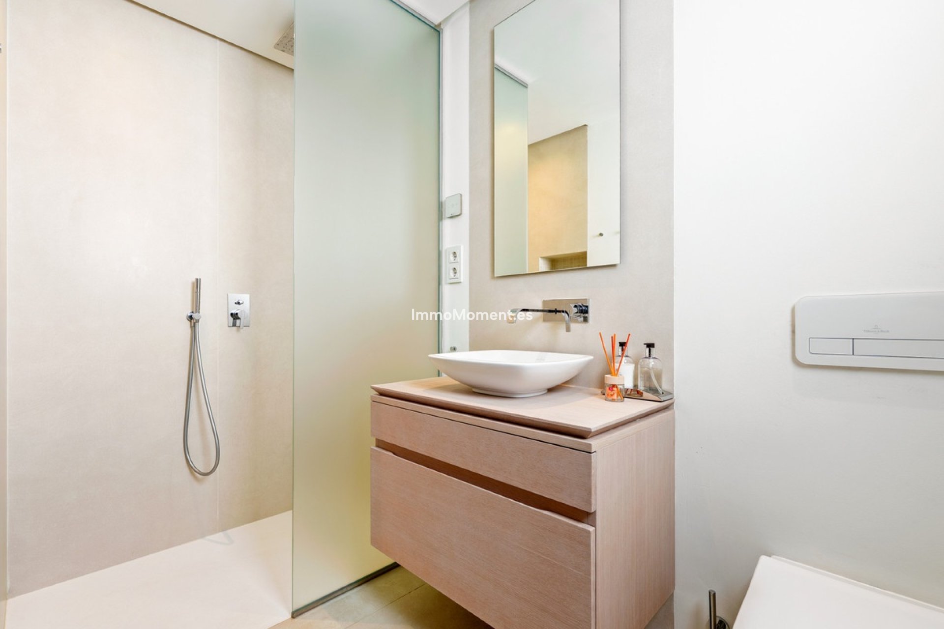 Resale - Apartment - Marbella - Nueva Andalucía