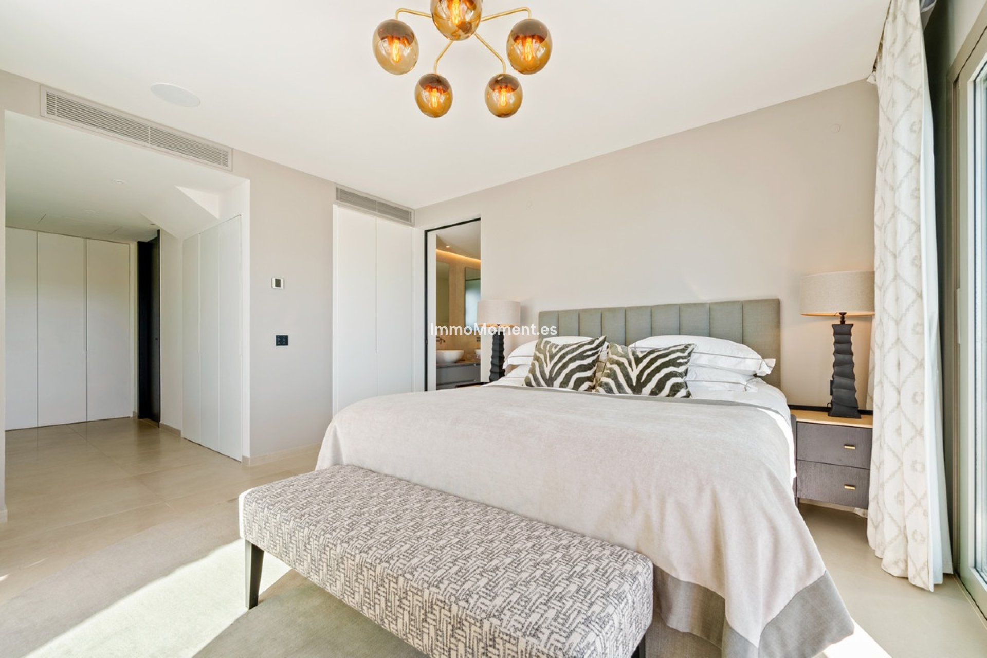 Resale - Apartment - Marbella - Nueva Andalucía